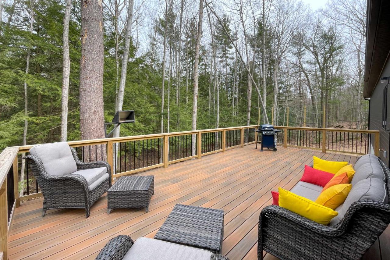 Modern-Chic Interlochen Home With Deck And Game Room! ภายนอก รูปภาพ