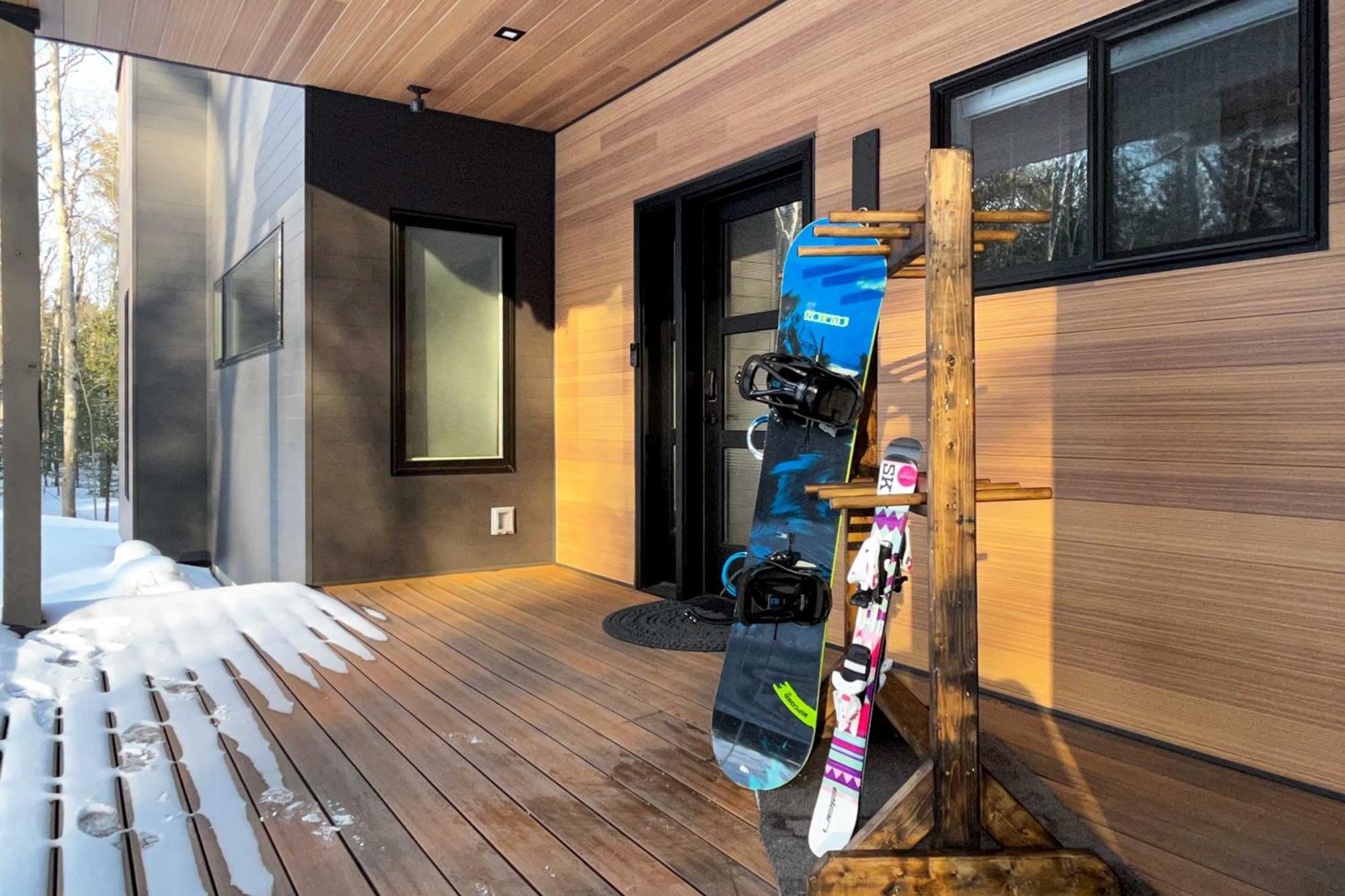 Modern-Chic Interlochen Home With Deck And Game Room! ภายนอก รูปภาพ