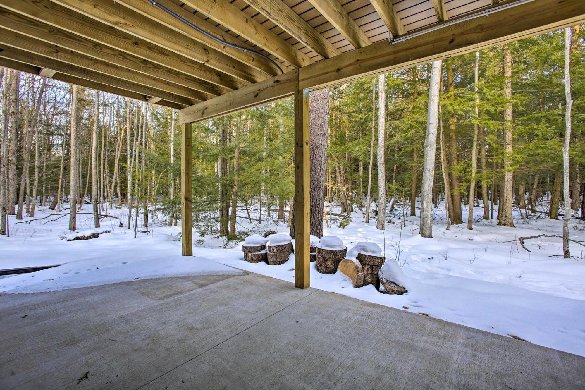 Modern-Chic Interlochen Home With Deck And Game Room! ภายนอก รูปภาพ
